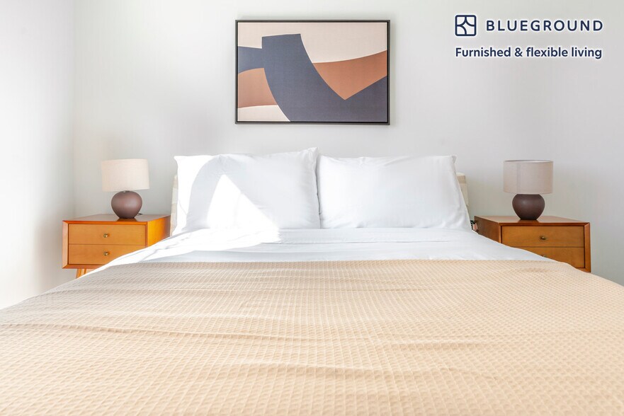 Building Photo - 716 L St SE