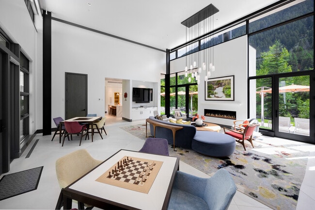 Building Photo - 1411 Crystal Lake Rd