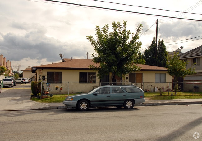 Building Photo - 3846-3854 Maxson Rd