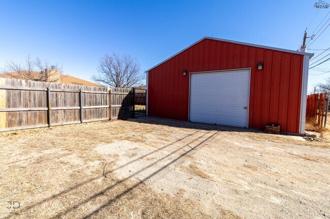 Building Photo - 505 W Coleman Ave