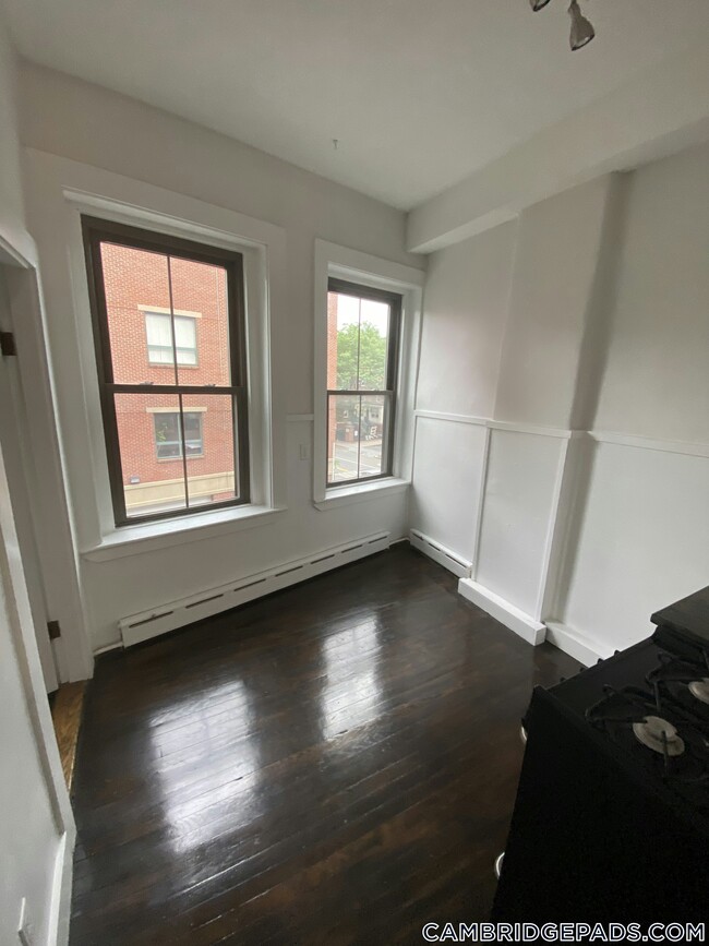 Primary Photo - 110 Willow St