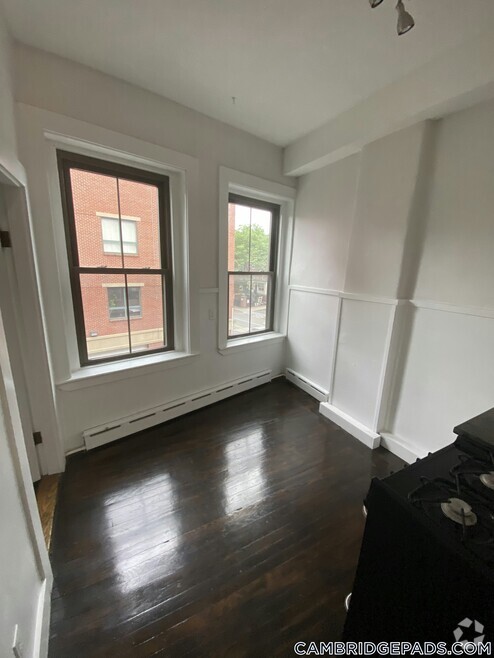 Building Photo - 110 Willow St