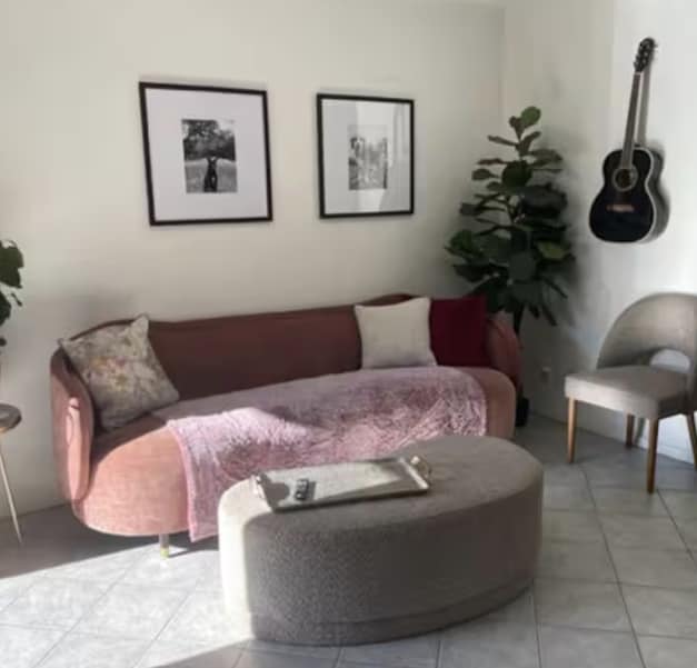 Living Room - 500 E Riverside Dr