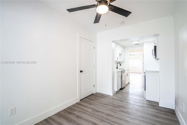 Building Photo - 725 81st St