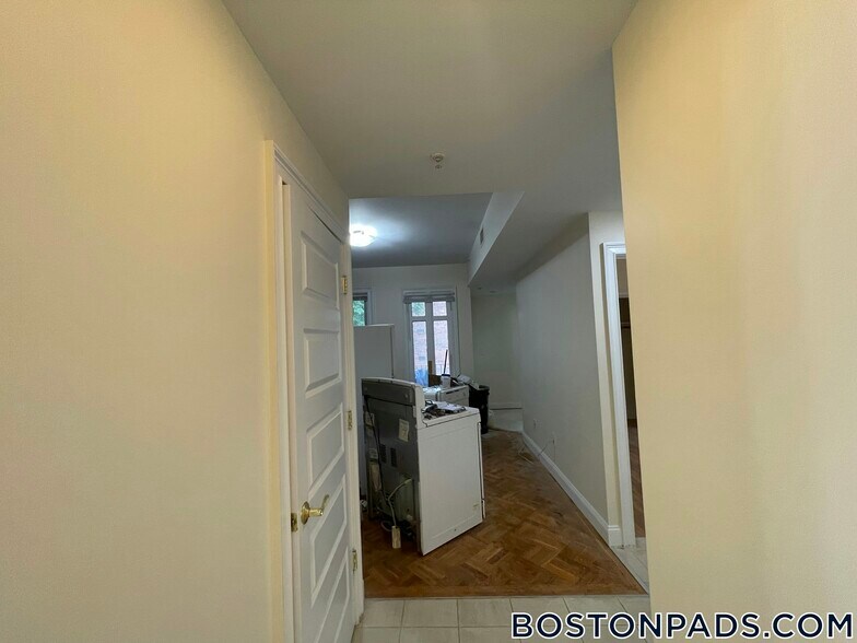 Building Photo - 53 Ashford St