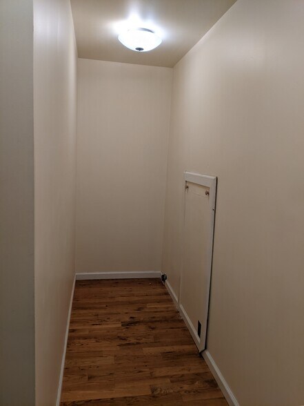 Building Photo - 4 Hillside Cv