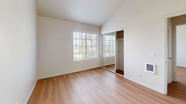 Building Photo - 1202 Donax Ave