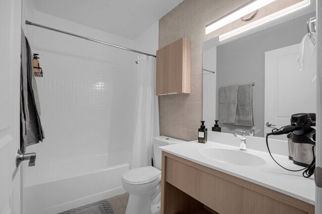 Building Photo - 13930 Heritage Club Dr