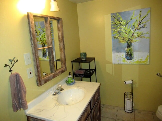 Building Photo - Furnished Home on Spoon Lake