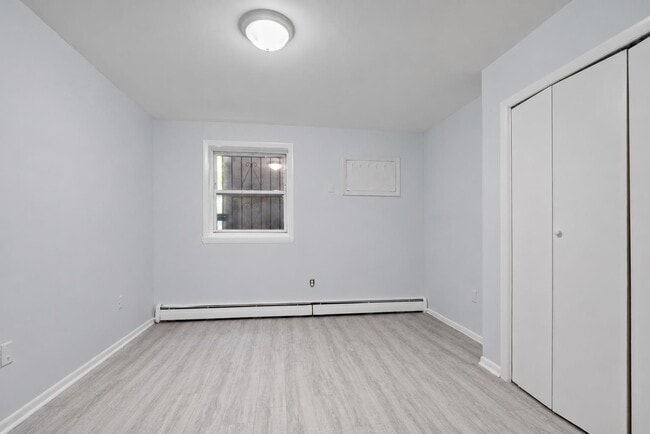 Building Photo - 406 7th St