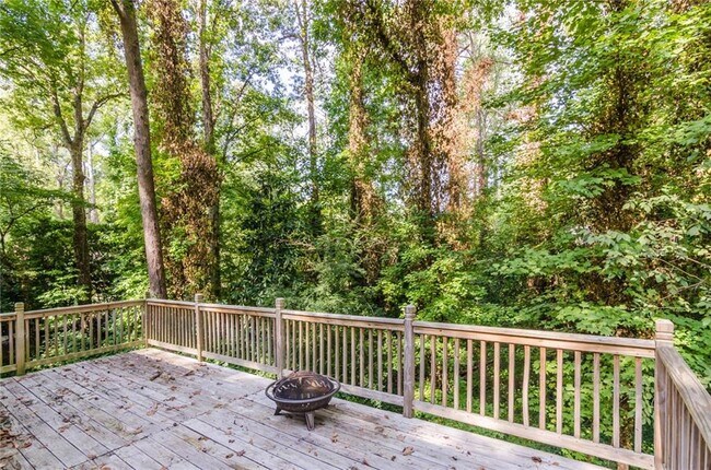 Building Photo - 6670 Castleton Dr NW