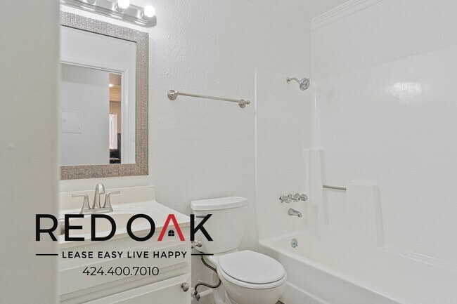 Building Photo - 4069 Oakwood Ave