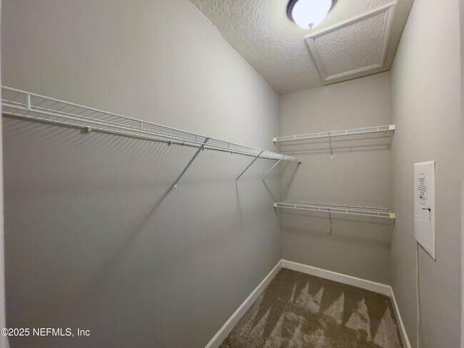 Building Photo - 4455 Ellipse Dr