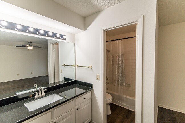 Building Photo - 1507 Wimbledon Dr