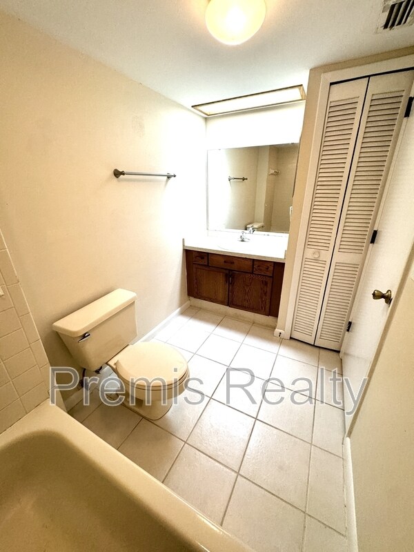 Building Photo - 112 Hammock Pine Blvd