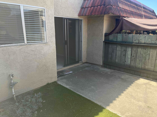 Building Photo - 565 Beverly Pl