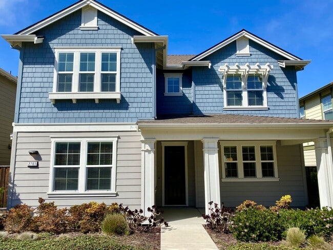 Building Photo - Beautiful Marina Home!
