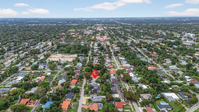 Building Photo - 425 NE 114th St