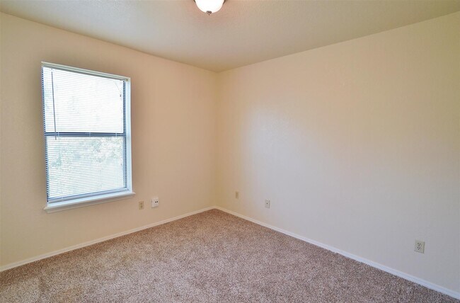 Building Photo - 3 Bed, 2 Bath home in Norman