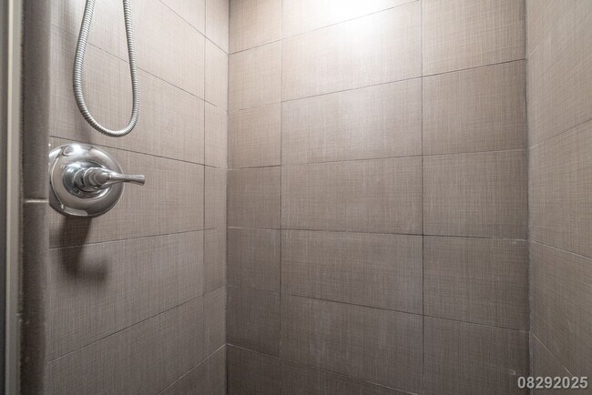 Building Photo - $2750.00 | 2bd/1ba Condominium in The Cons...