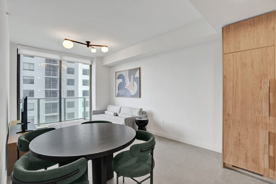 Building Photo - 11 NE 6th St