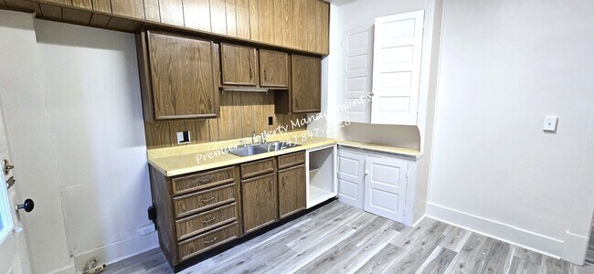 Building Photo - 331 W North St