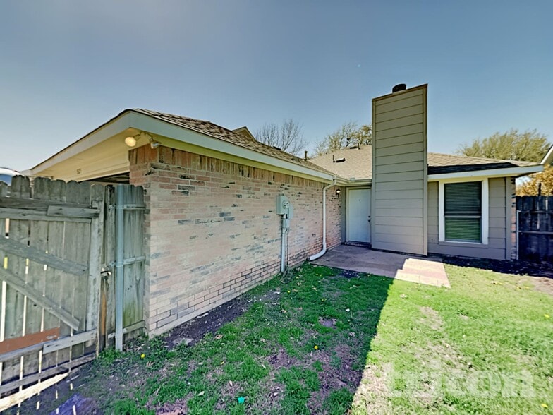 Building Photo - 1525 Juniper Ln