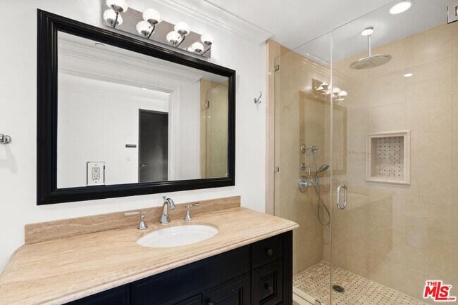 Building Photo - 208 S Lasky Dr