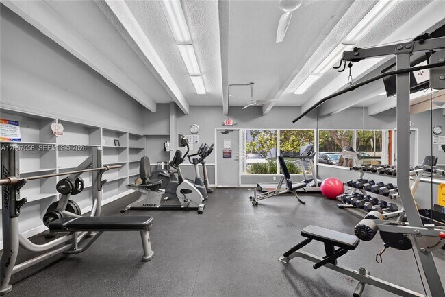 Building Photo - 3301 N Country Club Dr
