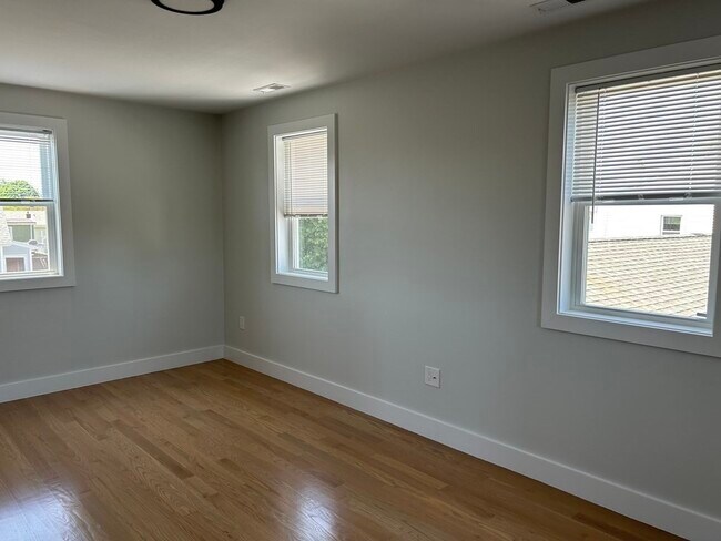 Building Photo - 150 Rumney Rd