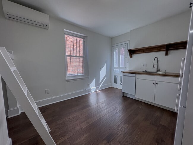 Building Photo - 1832-34 Callowhill St