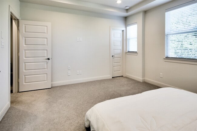 Building Photo - 1909 Maury St