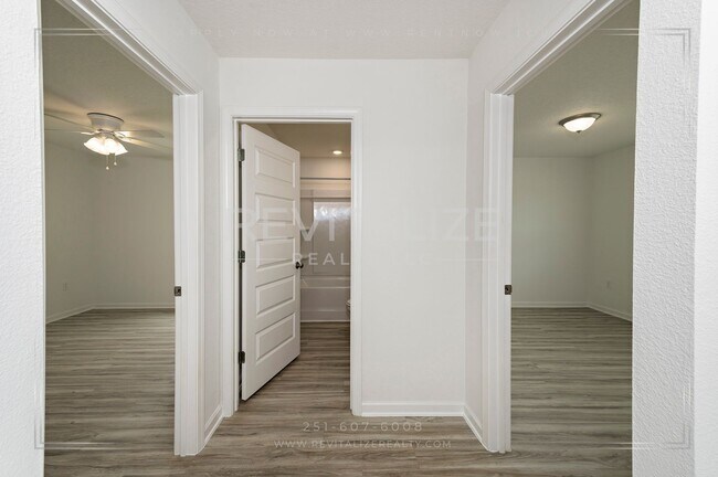 Building Photo - 1097 Hayward Lp