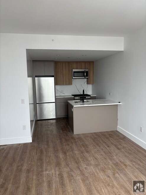 Building Photo - 2230 Cropsey Ave