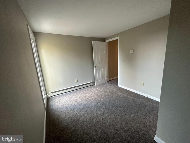 Building Photo - 134 Maple Ave