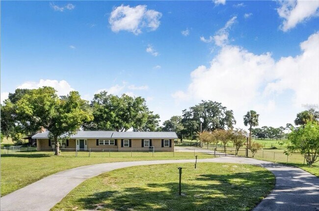 Building Photo - 4854 E Hinson Ave