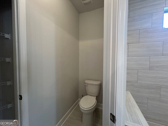 Building Photo - 450 Bandon Wy