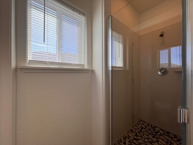 Building Photo - Silverland Estates 3 Bedroom 2 Bathroom Ho...
