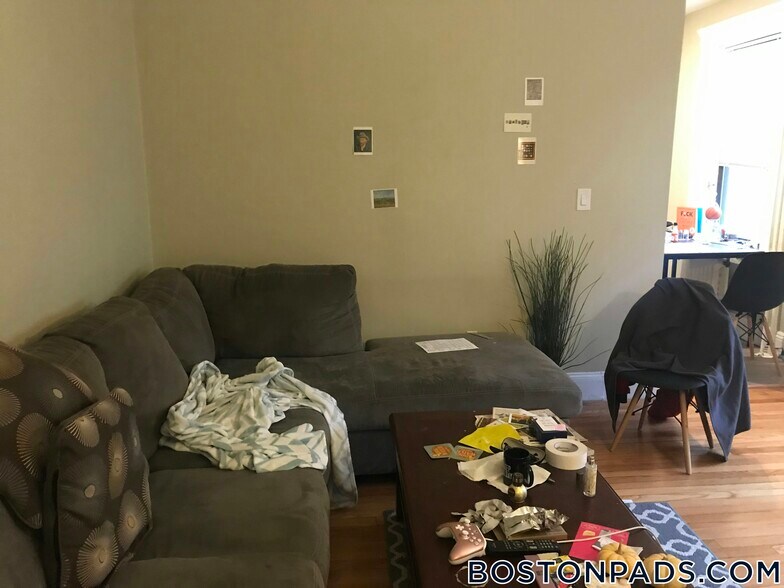 Building Photo - 370 Chestnut Hill Ave