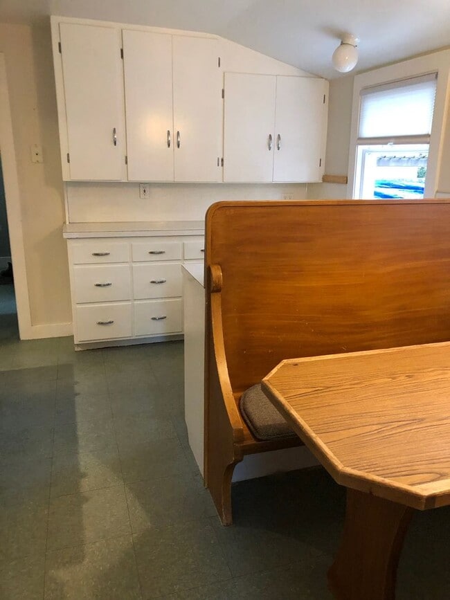 Building Photo - Adorable Two-bedroom Ballard Cottage