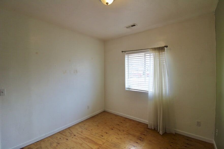 Building Photo - 139 S Raleigh St