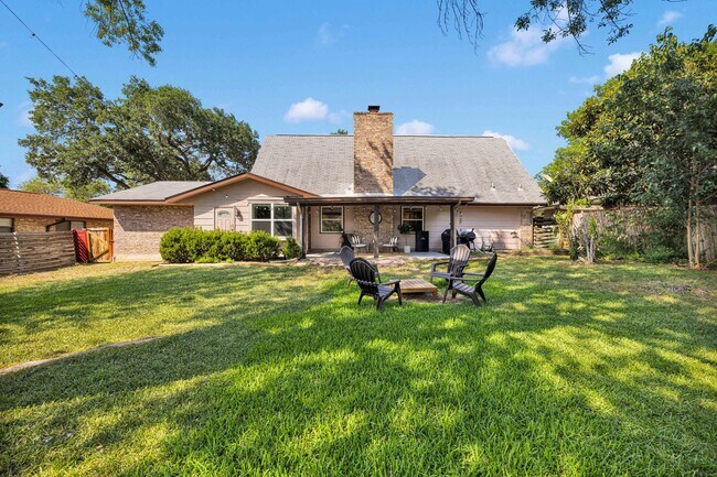 Building Photo - Discover Old World Charm in Northern Hills!