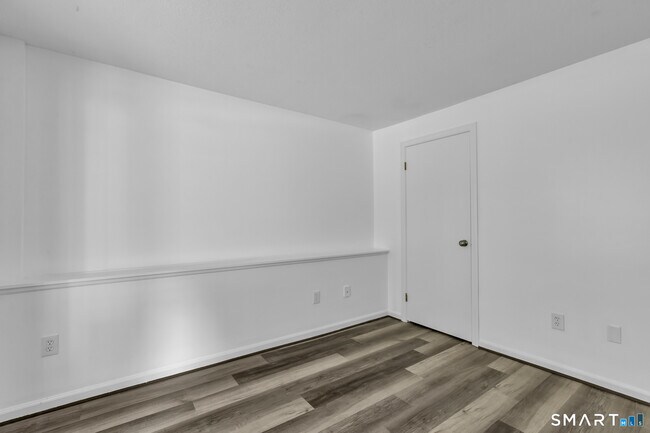 Building Photo - 15 Cardinal Dr