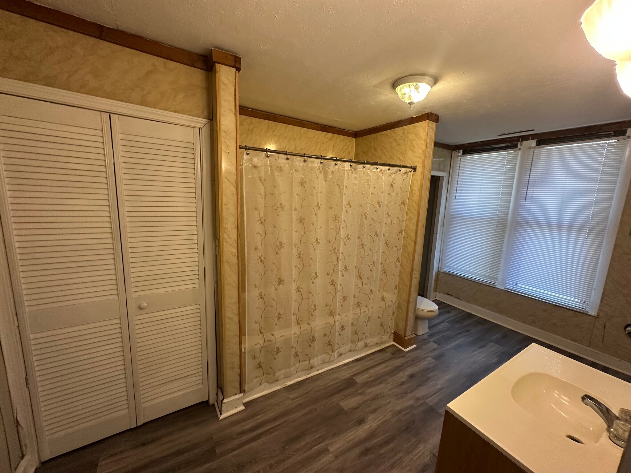 Building Photo - 218 Holmes St