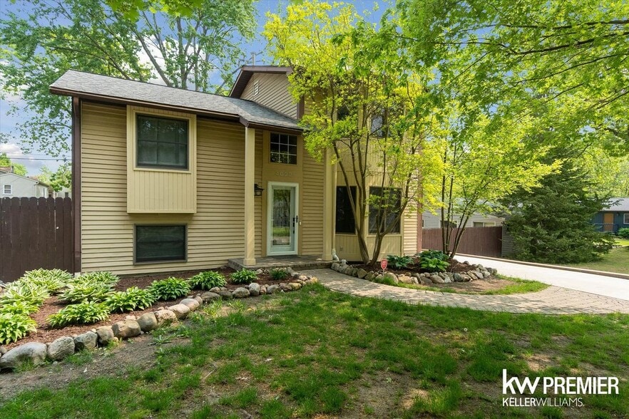 Building Photo - 4022 Hazelett Dr