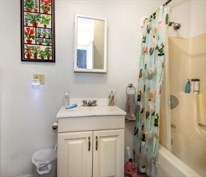 Building Photo - 166 Raymond St