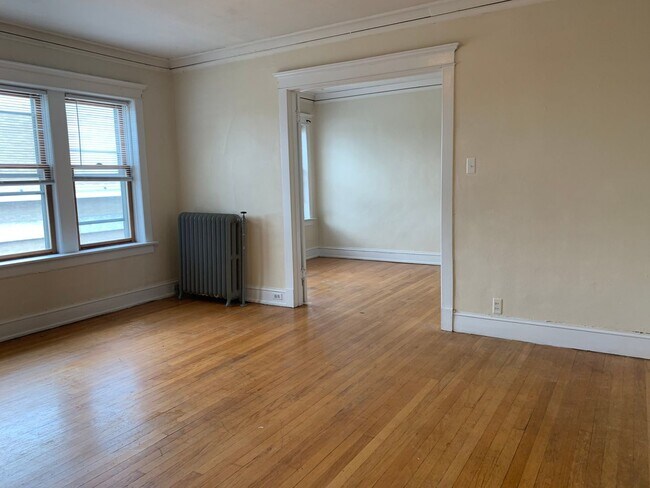 Interior Photo - 1318-20 Van Buren