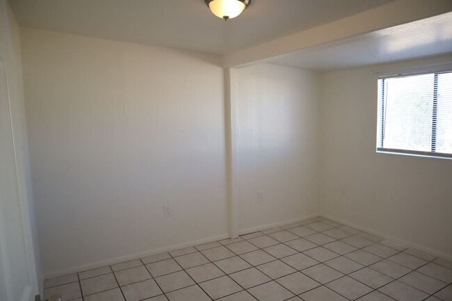 Building Photo - Great home Great price