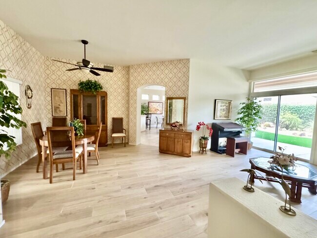 Building Photo - 38517 Fallbrook Ave