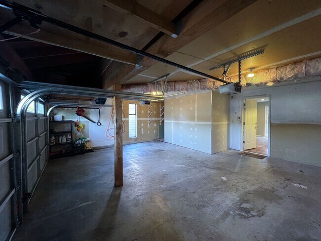 Building Photo - 3 Bedroom 2.5 Bath in Desirable Renton Fairwood Greens
